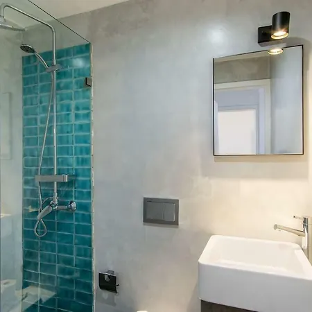 Lovelystay - Turquoise River View I Lisbona