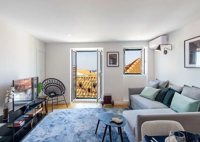 Lovelystay - Turquoise River View I شقة