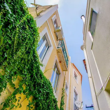 Lovelystay - Turquoise River View I * Lisbon