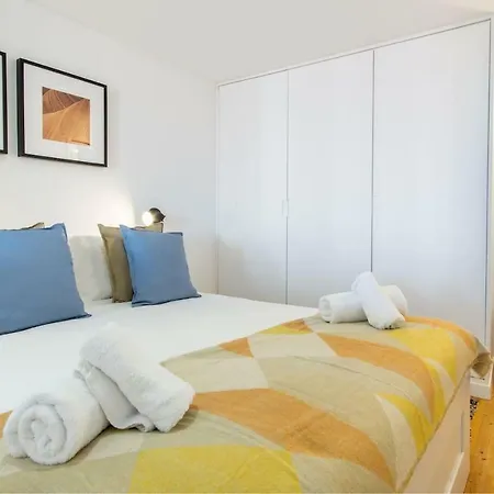 Lovelystay - Turquoise River View I * Lissabon